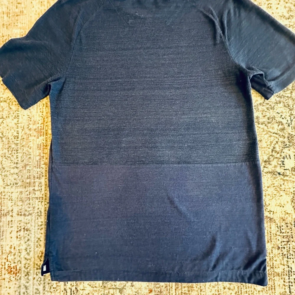 Nike T-shirts, size small - Picture 2 of 2
